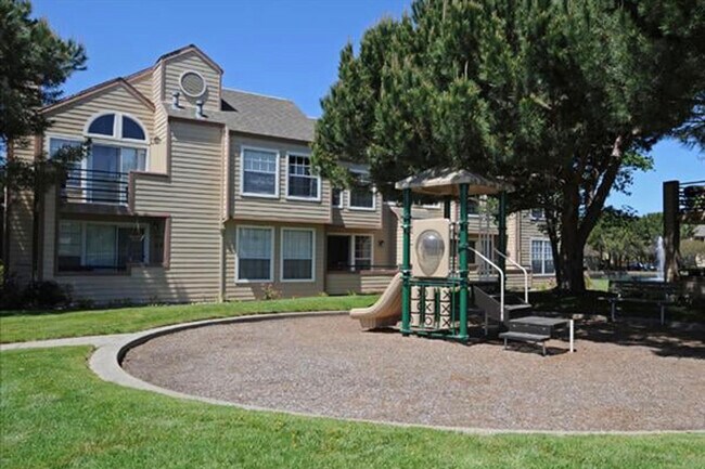 Building Photo - 643 Pinrail Ln