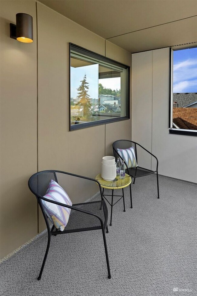 Building Photo - Magnolia Stunner with VIEWS galore from ro...