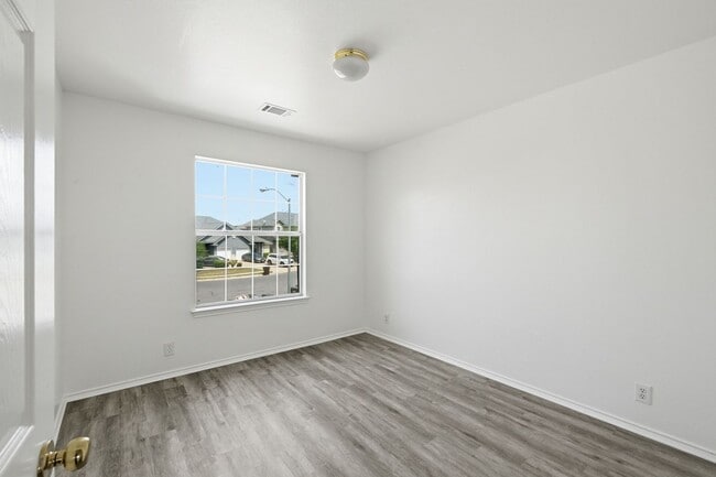 Building Photo - 2849 Southampton Way