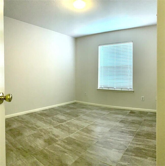 Building Photo - 14014 Magnus Ln