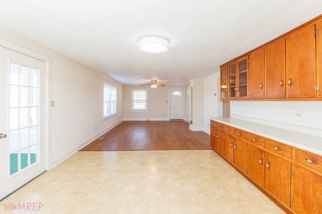 Building Photo - RENOVATED FARMHOUSE in Mt. Olive!