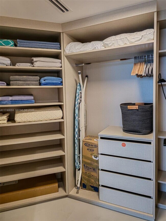 Building Photo - 16699 Collins Ave