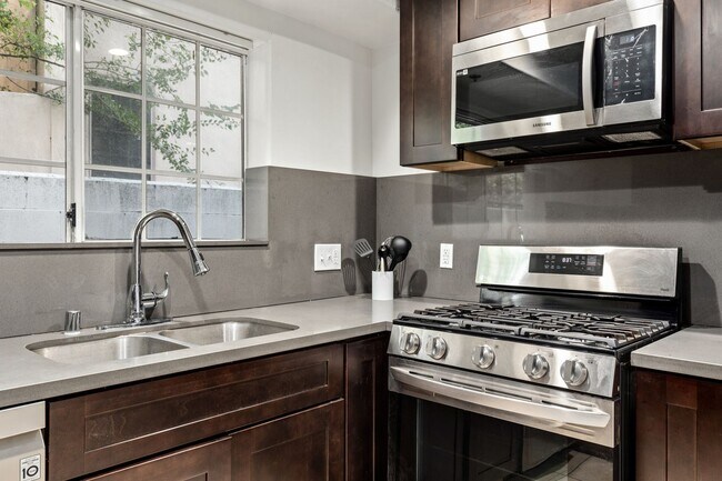 Building Photo - 10777 Ashton Ave