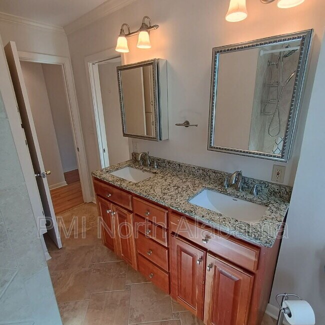 Building Photo - 413 Harolds Dr NW