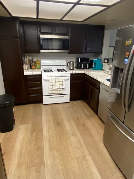 Kitchen - 365 W Alameda Ave