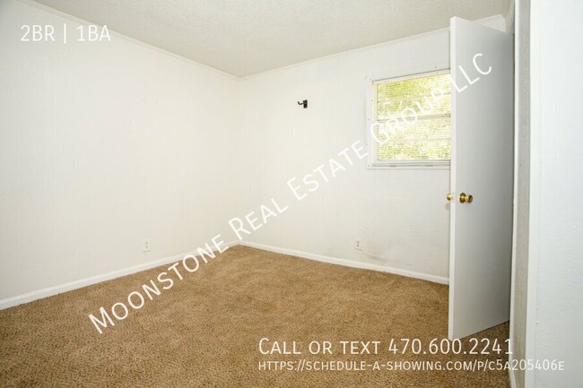 Building Photo - Spacious 2-story townhome apartment in Eas...