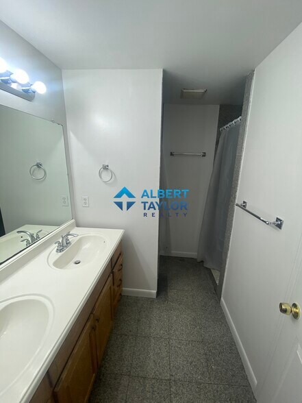 Building Photo - 10 Parker Hill Ave