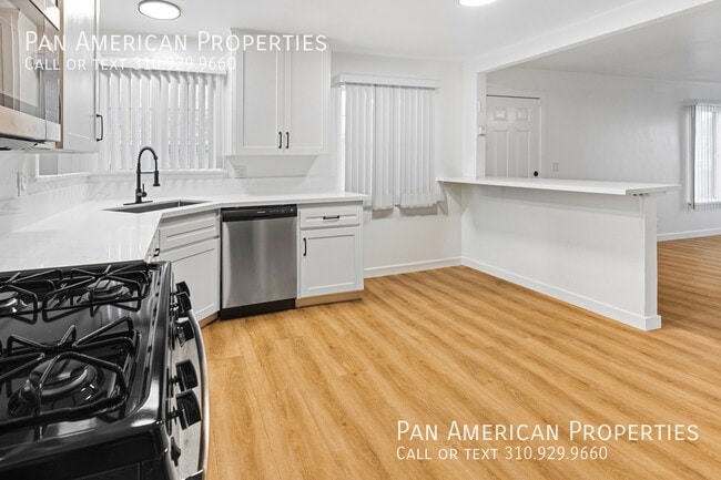 Building Photo - 9106 1/2 Palm St.-A6