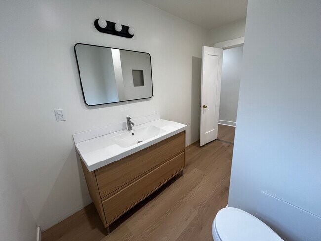 Building Photo - 2709 N Arrowhead Ave