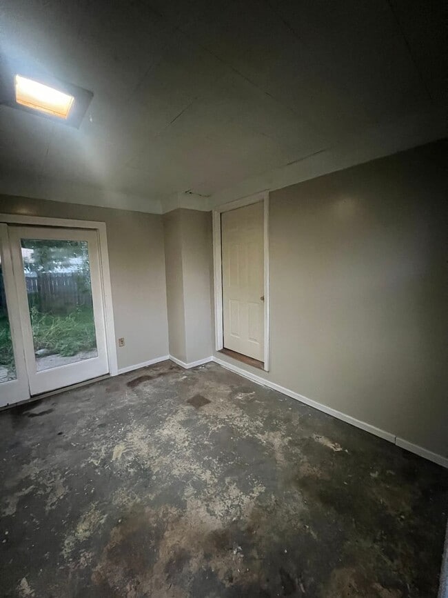 Building Photo - Spacious 4 Bedroom Hamilton, MI