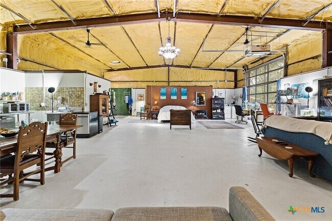 Building Photo - 218 Alexandra Ln