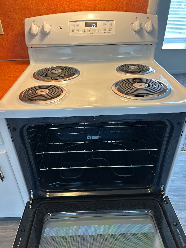 Building Photo - 42 E Pine St