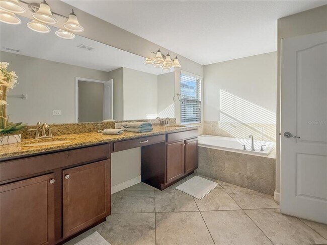Building Photo - 2942 Buccaneer Palm Rd