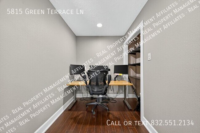 Building Photo - 5815 Green Terrace Ln
