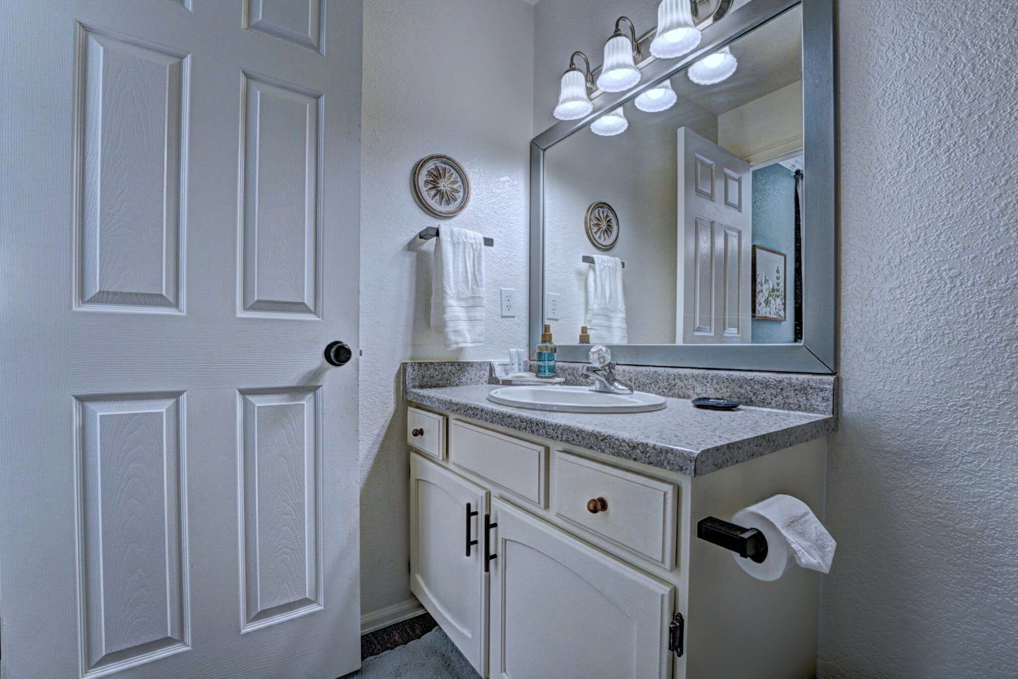 Building Photo - 1000 Red Bud Ct