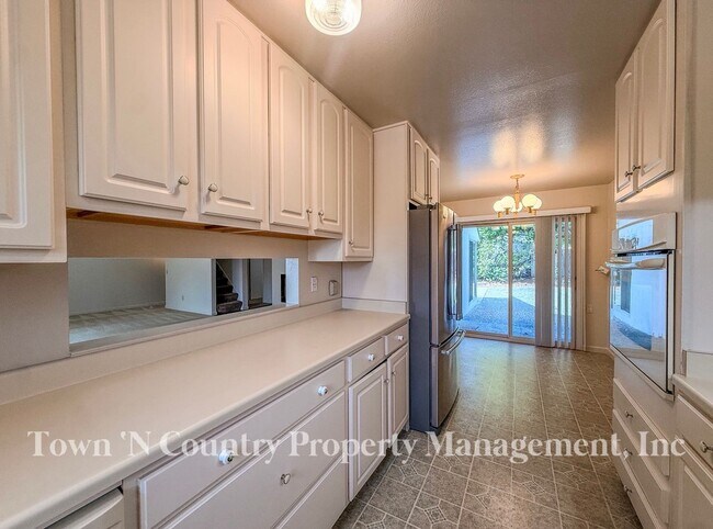 Building Photo - 26142 Carmel Knolls Dr