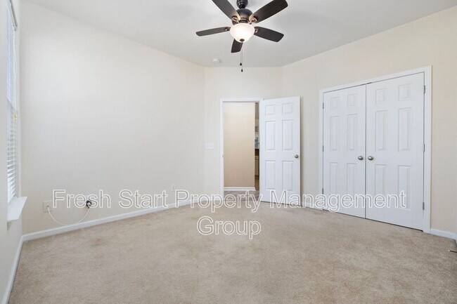 Building Photo - 414 Carriage Lake Dr