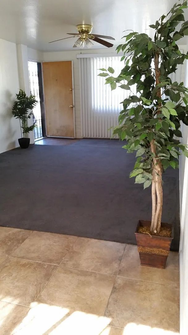 Building Photo - Centrally located 1 bedroom, 1 bath with bonus Den in a duplex, SW side of Swan & Grant.