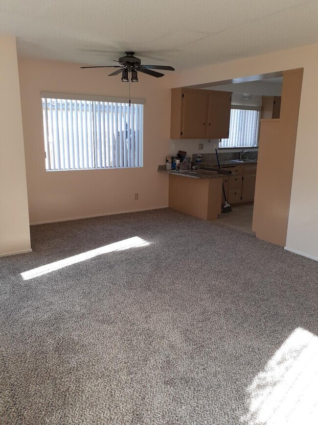 Building Photo - 15414 Larch Ave