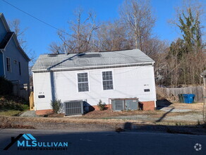 Building Photo - 609 N Elizabeth St