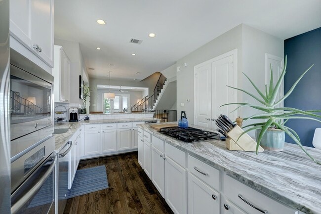 Building Photo - 2014 Crockett St