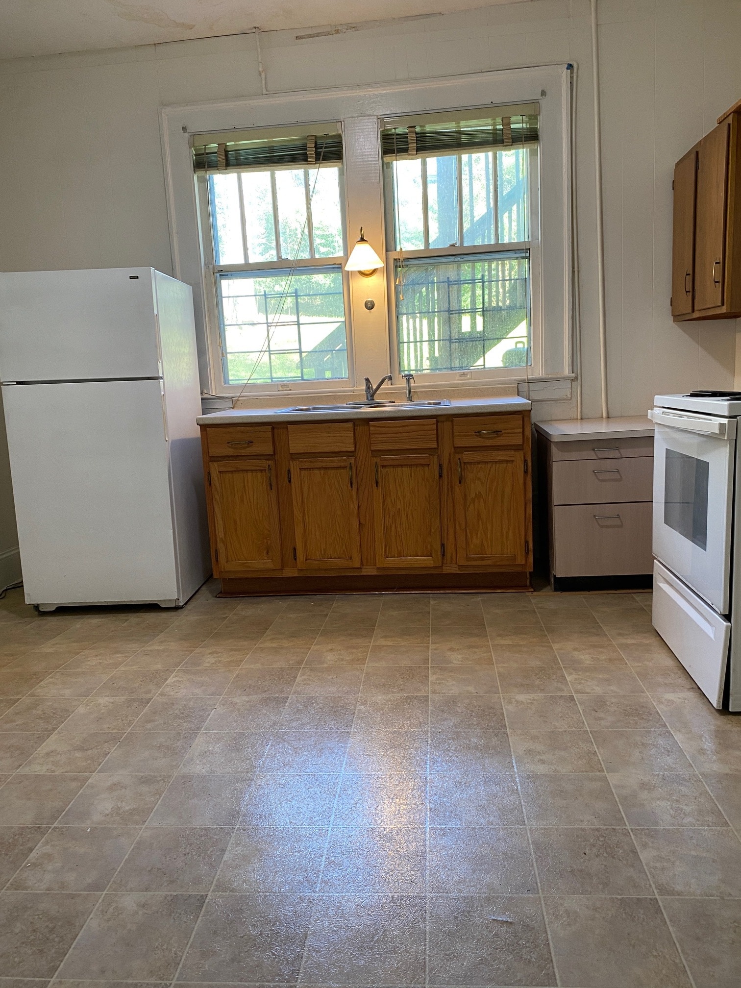 Building Photo - 220 W End Blvd