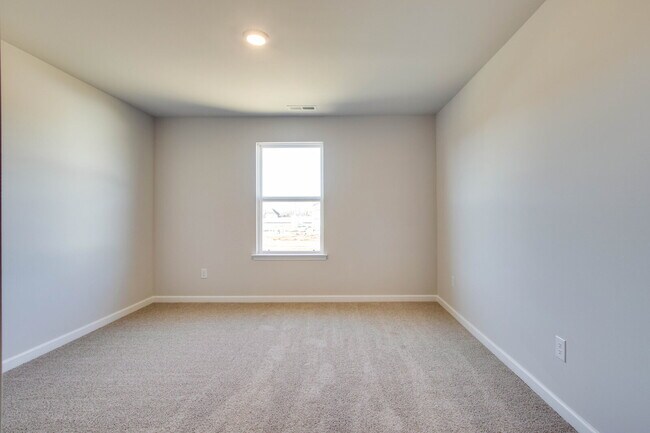 Building Photo - 2404 Alberto Dr