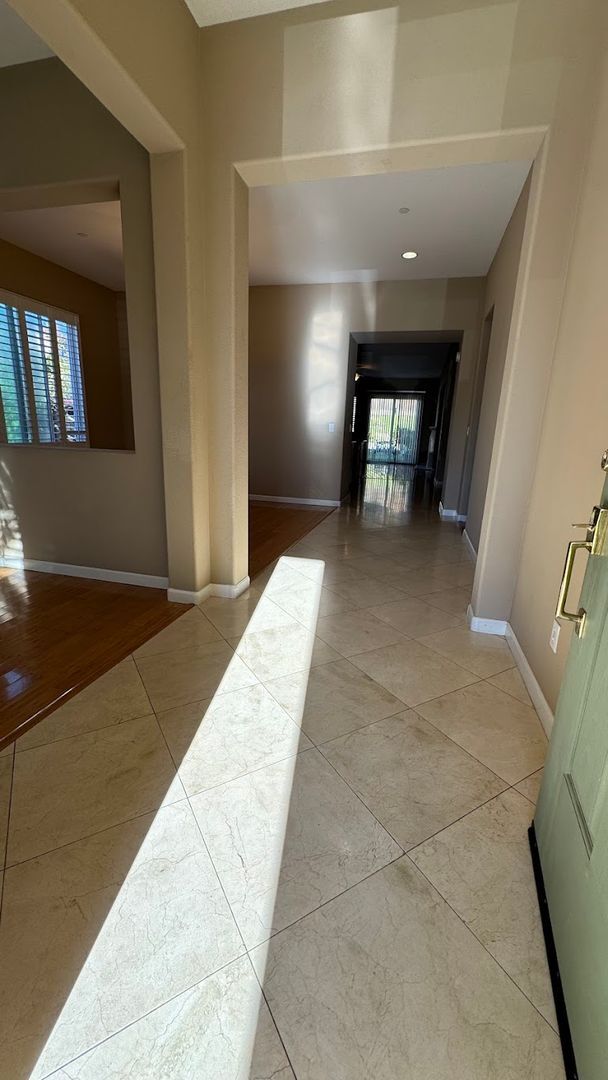 Building Photo - AVAILABLE! OPEN HOUSE FRIDAY 3/20/26 from 5:00-6:00 pm