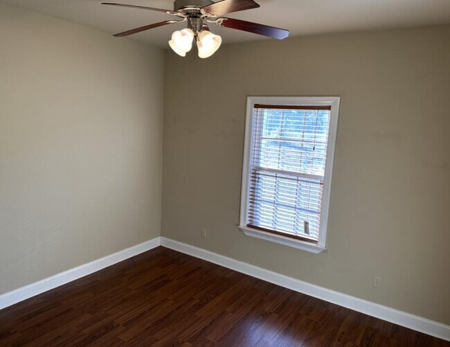 Building Photo - 693 Williams Rd