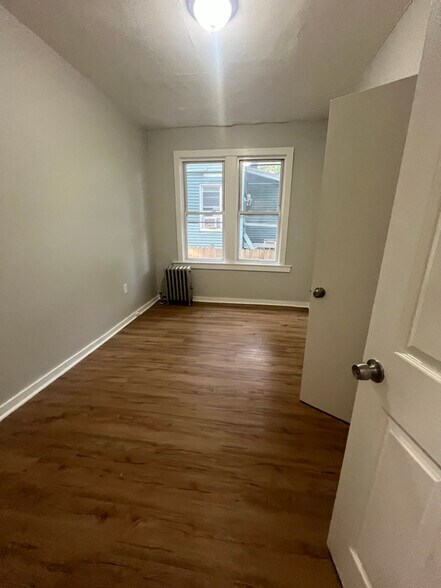 Building Photo - 144-46 S Durand Pl