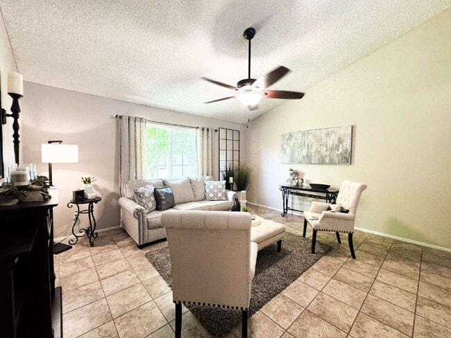 Building Photo - "Well Maintained 3 Bedroom, 2 Bathroom Pool Home in Yuma Corona!"