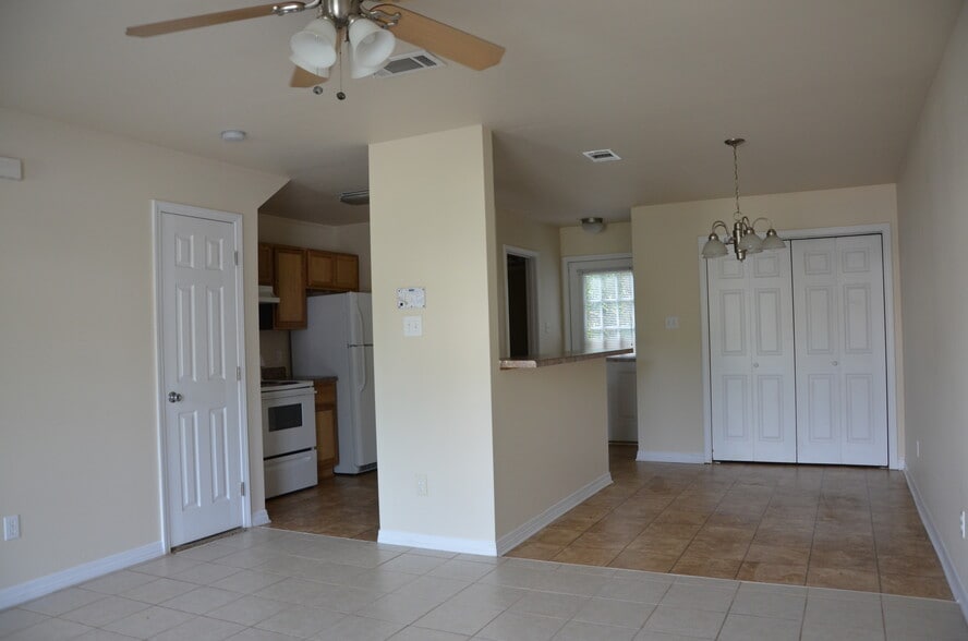 Building Photo - 1334 Foxwood Pl