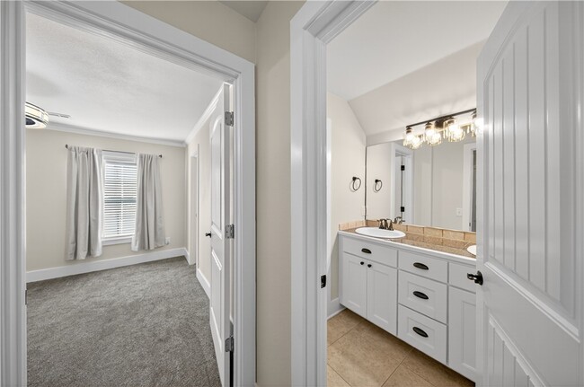 Building Photo - 1221 Chancery Ln