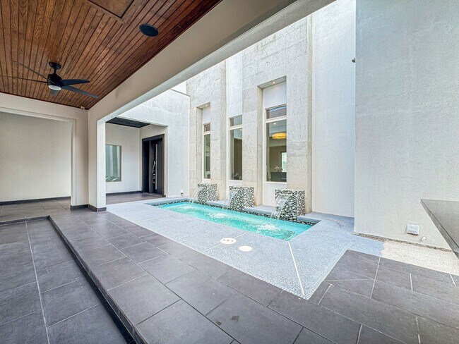 Building Photo - Modern 3-Bed / 3-Bath Home with Pool!