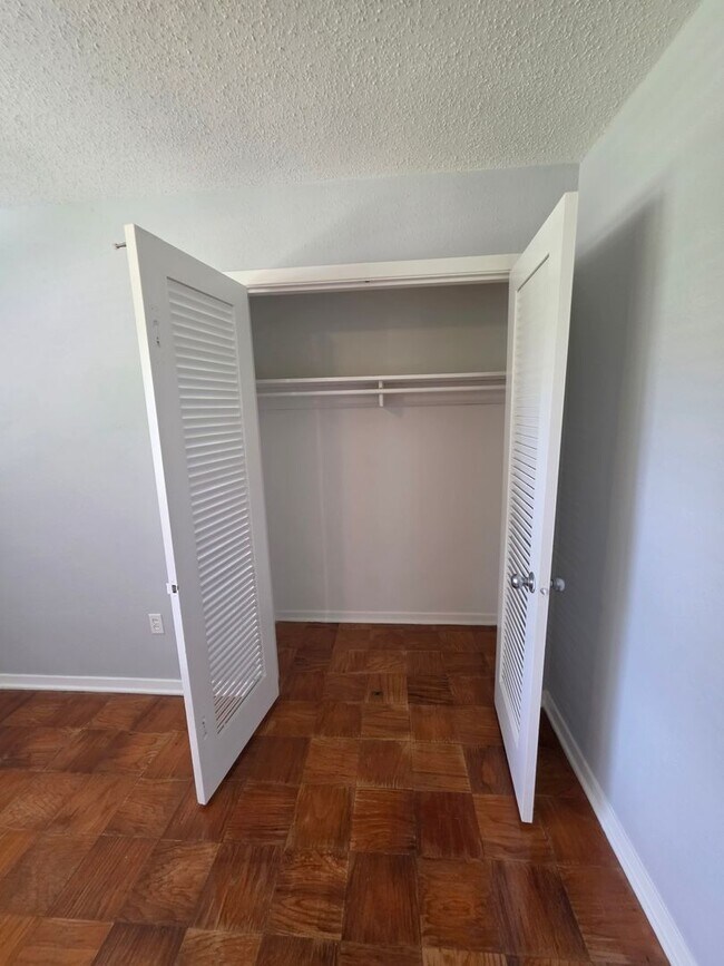 Building Photo - Newly Updated Home in Seagate Village