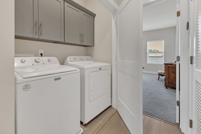 Building Photo - Modern 3 Bed, 3.5 Bath Townhome in The Nat...