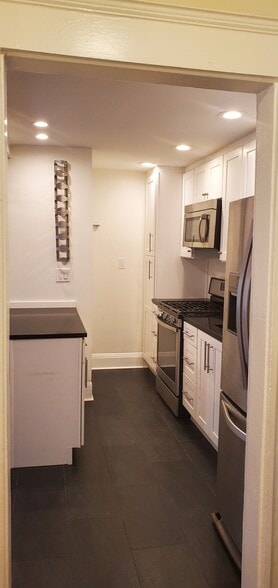 Building Photo - 699 Hyde Park Ave