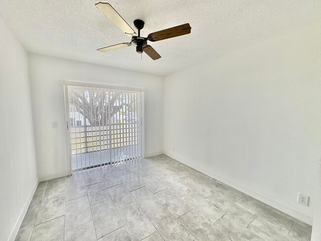 Building Photo - 239 Sussex L