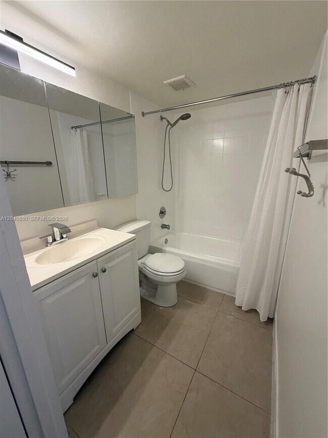 Building Photo - 2715 Tigertail Ave