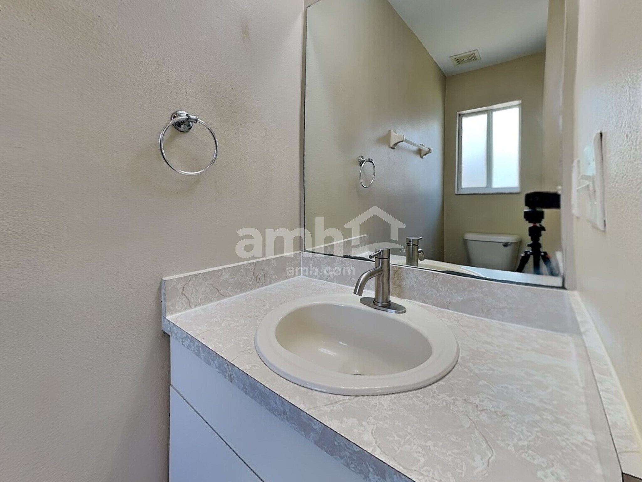 Building Photo - 10332 Summerview Cir