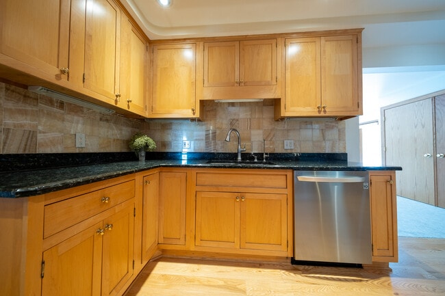 Building Photo - 5209 W 61st St