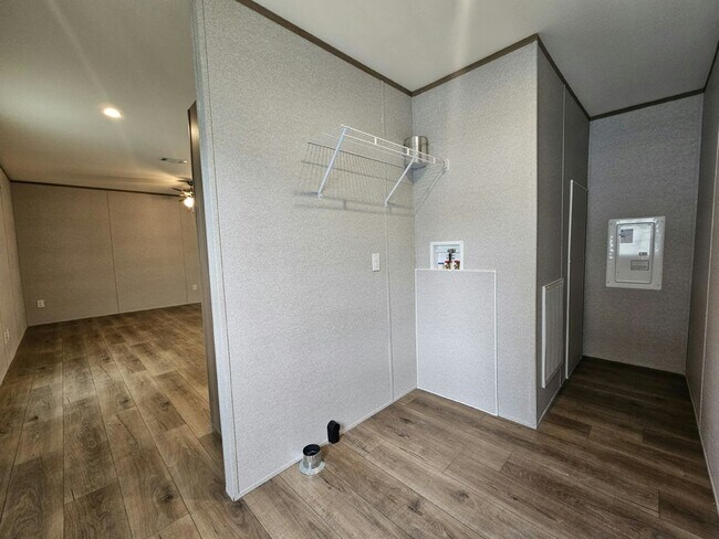 Building Photo - 518 Suwanee Dr