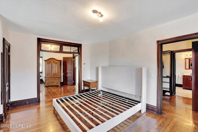 Building Photo - 307 Spier Ave