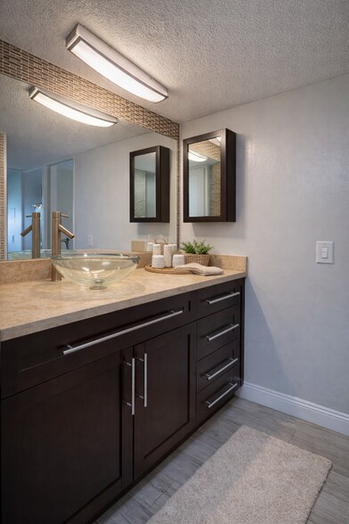 Building Photo - 2311 S Cypress Bend Dr