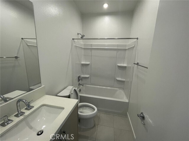 Building Photo - 691 S Lyon St