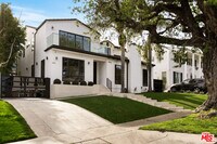 Building Photo - 9432 Oakmore Rd