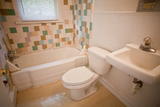 Building Photo - 507 Pine Bluff Trail
