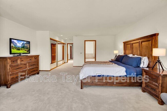 Building Photo - 749 Flagstone Ct