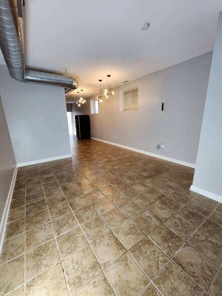 Building Photo - 1451 N Hamlin Ave