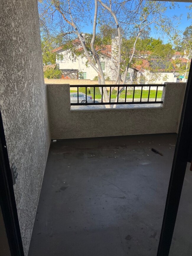 Building Photo - 1-bedroom condo - great location in Mira Mesa!